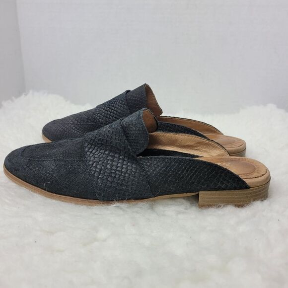 Free People At Ease  Women's Size 6.5 Black slip-on Snake Skin Leather Slide - Picture 2 of 10